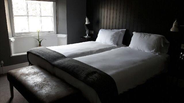 オークハム Mill Street Pub & Kitchen Bed & Breakfast エクステリア 写真